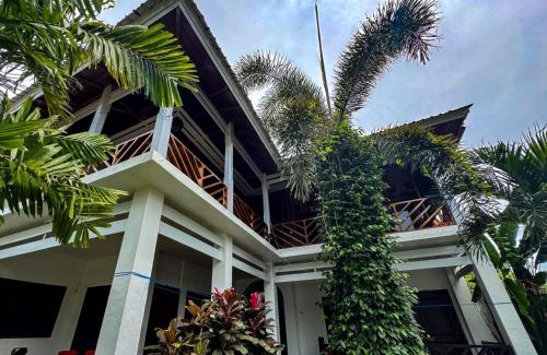 Hu'u Casa | Rock Pool Homestay
