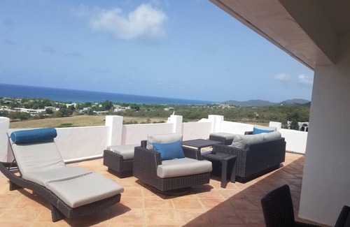 Esperanza Casa | Rock/Pool Houses. 2 houses with view of ocean and 5 minute drive to beach!