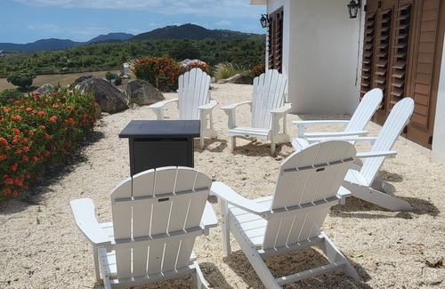 Esperanza Casa | Rock/Pool Houses. 2 houses with view of ocean and 5 minute drive to beach!