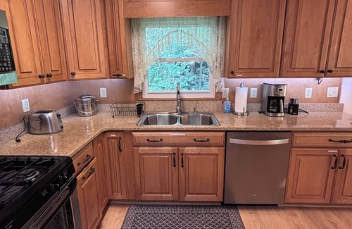 Hendersonville Casa | Rock Ridge Base Camp @ DuPont - 6.5 acres, sleeps 5, ride from the house