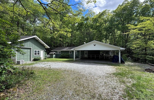 Hendersonville Casa | Rock Ridge Base Camp @ DuPont - 6.5 acres, sleeps 5, ride from the house