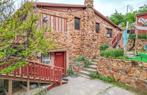 Medicine Park Cabina | Rock & Roll Room- Perfect for a Couple ready to paint the town in Medicine Park
