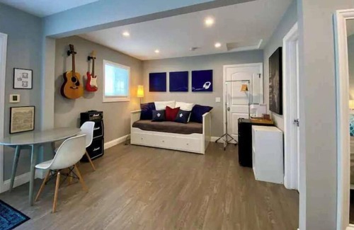 West Los Angeles Casa | Rock & Royalty Guesthouse, UCLA, Century City adj.