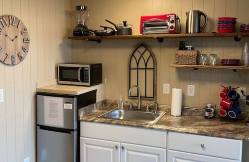 Lake Junaluska Apartamento | Rock Wall Retreat-1 min walk to Lake J Assembly-10 min to Waynesville & BR Pkwy
