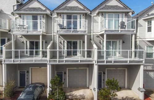 Rockaway Beach Casa | Rockaway beach vibes,Waterfront Oceanfront Rockaway Beach House near Downtown,WIFI, Washer Dryer