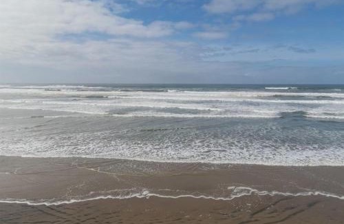 Rockaway Beach Casa | Rockaway beach vibes,Waterfront Oceanfront Rockaway Beach House near Downtown,WIFI, Washer Dryer