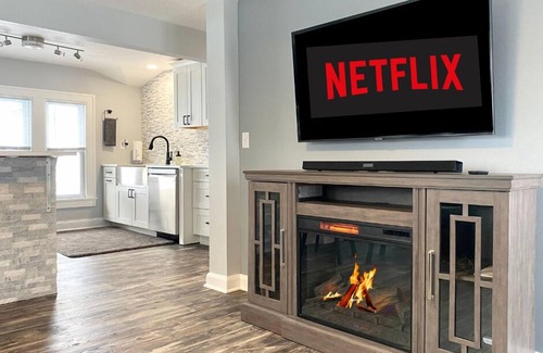 Rockford Casa | Rockford 2BD w/ EV Charger, Patio & Fast WiFi, Upscale Furnished Rentals in Rockford, IL | Ideal Sho