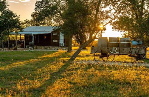 Fredericksburg Casa | Rockin' R - Morning Star Cabin