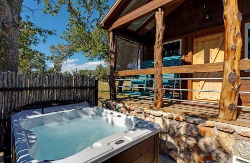 Fredericksburg Casa | Rockin' R - Morning Star Cabin