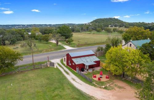 Fredericksburg Casa | Rocking Ox Gasthaus and Barn Cabin