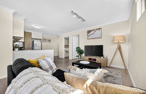 Rockingham Apartamento | Rockingham 2BR Escape with Private Balcony
