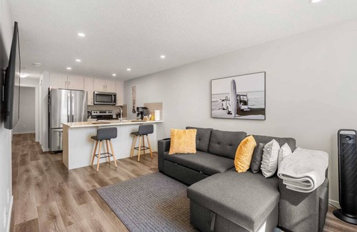 Keith Apartamento | Rockland Oasis: 1BR + Parking. Your private, contemporary and serene getaway.