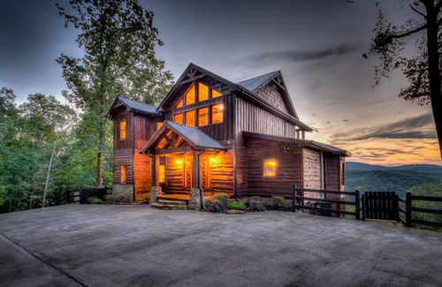 Blue Ridge Cabaña | Rocknview Lodge by Escape to Blue Ridge