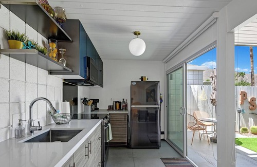 Twin Palms Condominio | Rock’s Retreat - Historic Mid-Century Getaway in Twin Palms Neighborhood