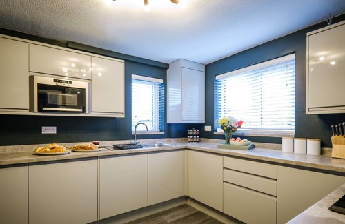 Windermere Villa | Rockside- Luxury 3 bedroom home with hot tub, central, parking, pet friendly