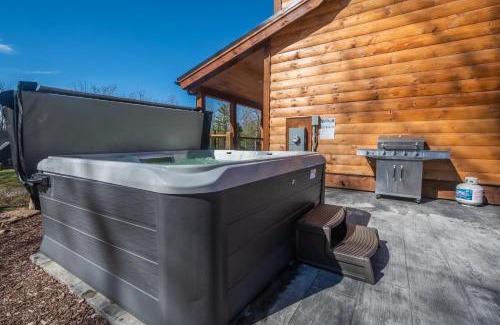 Oakland Casa | Rockwell: New w/Dock Slip, Hot Tub, Lake Access, Dog Friendly