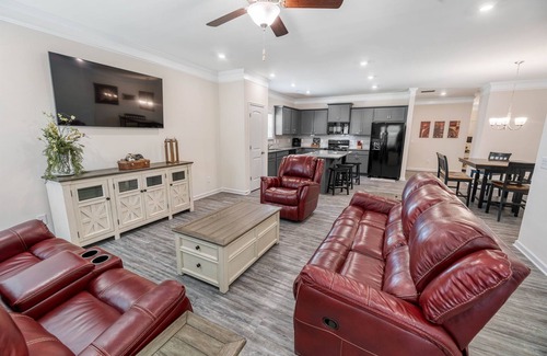 Rome Casa | Rocky 5,New 3 Br 2 bath, Hot tub, Arcade, Game room