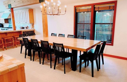 Alpine Meadows Cabina | Rocky Alpine Lodge | Game Room, Mountain Views & Hot Tub!