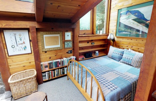 Jacoby Creek Cabina | Cabaña Rocky Creek ~ ¡Un tranquilo retiro arbolado con sauna personalizada!