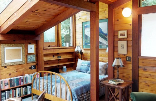 Jacoby Creek Cabina | Cabaña Rocky Creek ~ ¡Un tranquilo retiro arbolado con sauna personalizada!
