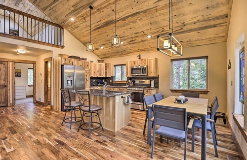 Alma Cabina | Rocky Mountain Alma Cabin with Deck & Hot Tub!