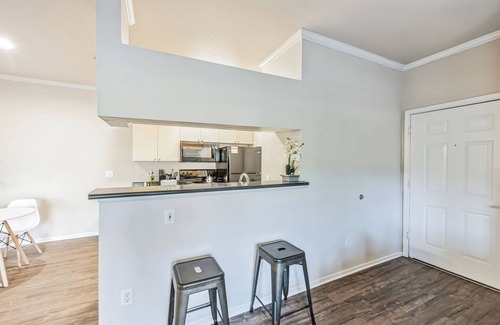 Castle Rock Apartamento | Rocky Mountain Haven w/king bed, pool & hot tub