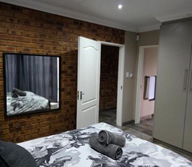 Hartbeespoort Casa | Rocky Mountain Holiday Home