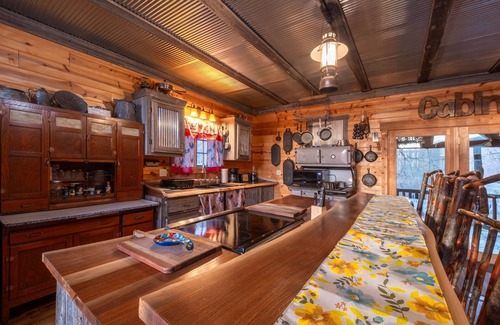 Elkins Cabina | Rocky Mt Lodge - Hot tub, Firepit, Fishing, Floating, Large Mountian Getaway