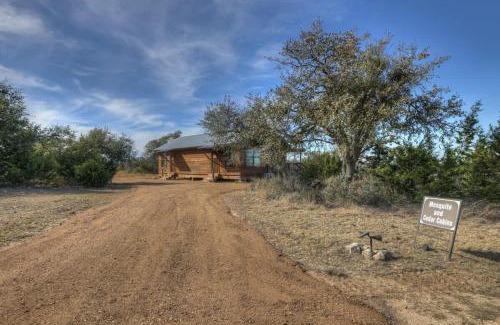 Fredericksburg Casa | Rocky Ridge Cedar Cabin with Hot Tub & Amazing Views