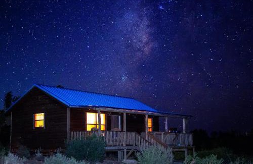 Fredericksburg Casa | Rocky Ridge Cedar Cabin with Hot Tub & Amazing Views