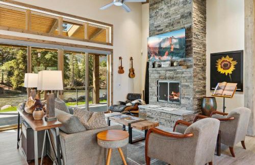 Creede Casa | Rocky's