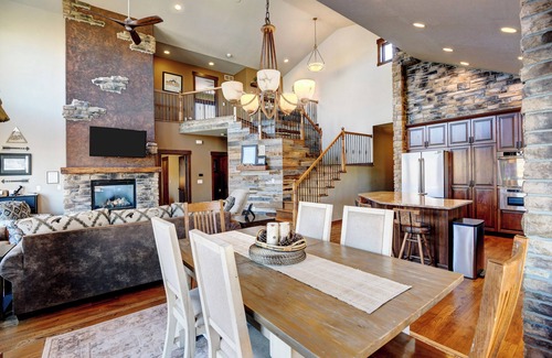 Innsbruck Val Moritz Cabina | Rocky Splendor: Hot Tub & Scenic Colorado Views