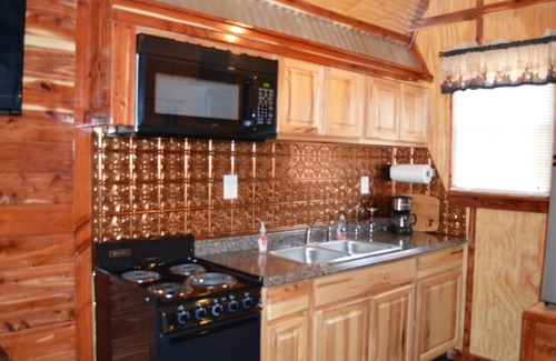 Hughes County Cabina | Rocky Top Winery Cabin # 2