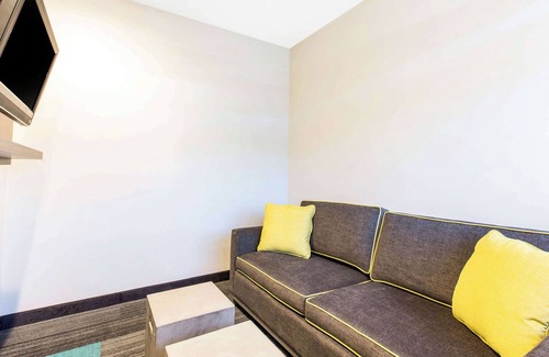 Hollywood Hotel | Rodeway Inn near Melrose Ave