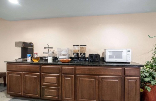 Syracuse Hotel | Rodeway Inn