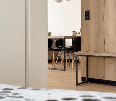 Meszna Apartamento | RODZINNE APARTAMENTY SZYNDZIELNIA - 2 SYPIALNIE & BALKON & GÓRY & Parking