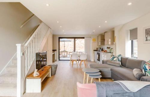 Moreton Valence Casa | Roe Cottage disabled adapted 2 bedroom hot tub