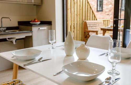 Moreton Valence Casa | Roe Cottage disabled adapted 2 bedroom hot tub