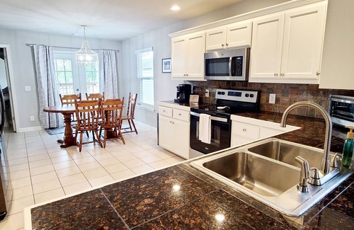 Rogers Casa | Rogers Retreat, Dog Friendly, Cozy Home. Close to Walmart Amp, Downtown Rogers