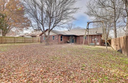 Rogers Casa | Rogers Vacation Home with Yard 5 Mi to Bentonville