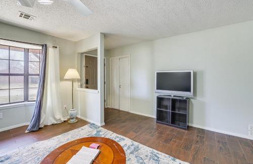 Rogers Casa | Rogers Vacation Home with Yard 5 Mi to Bentonville