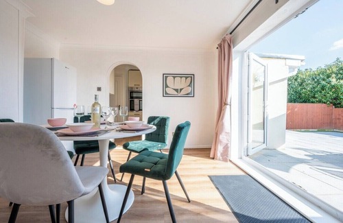 Rogerstone Casa | Rogerstone House by Tŷ SA