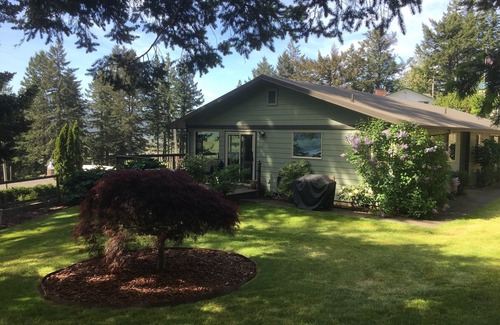 Gold Beach Casa | Rogue River Delight - 2 bd / 2 ba Casa con vista al río