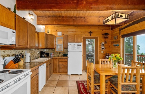 Leavenworth Cabina | Rogue Shores - Tranquil Lakefront Home