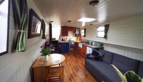 Sallins Alquiler De Eote | Roisin Dubh Houseboat