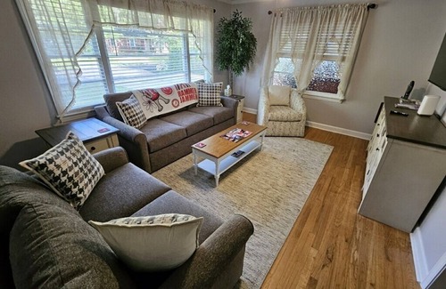 Northport Casa | Rolling with the Tide? Stay in newly renovated 3/2 home, just 3mi from Stadium!