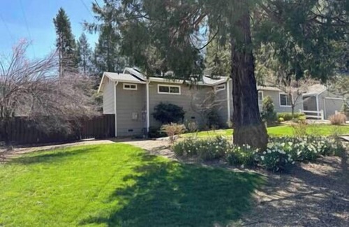 Cedar Ridge Casa | Rollins Lake Garden Paradise Getaway