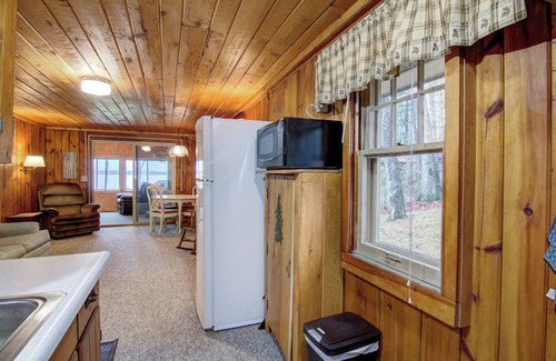 Hayward Cabina | Rolly's Lane Resort on Grindstone Lake! 15 minutes to Hayward