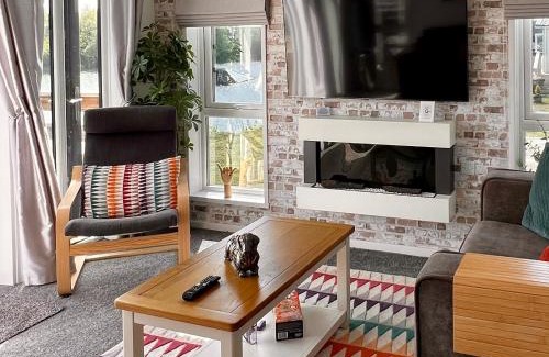 Frognall Apartamento | Rolo's Lakeside Lodge With Hot Tub & Hi-Speed Wifi