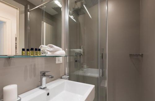 Rione XVI Ludovisi Apartamento | ROMAC Villa Borghese with 3 bedrooms near Via Veneto